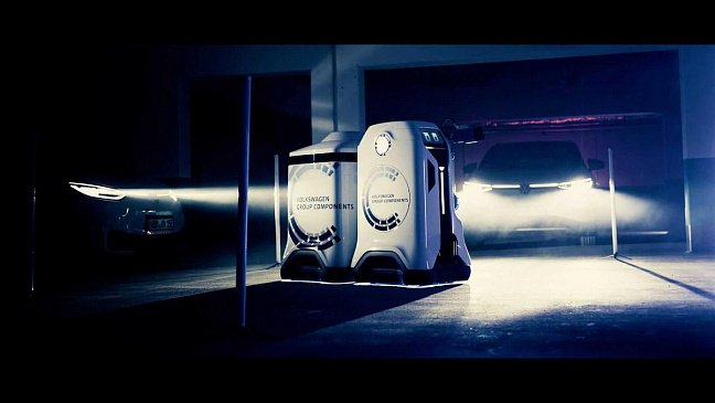 Volkswagen представил робота для зарядки электромобилей