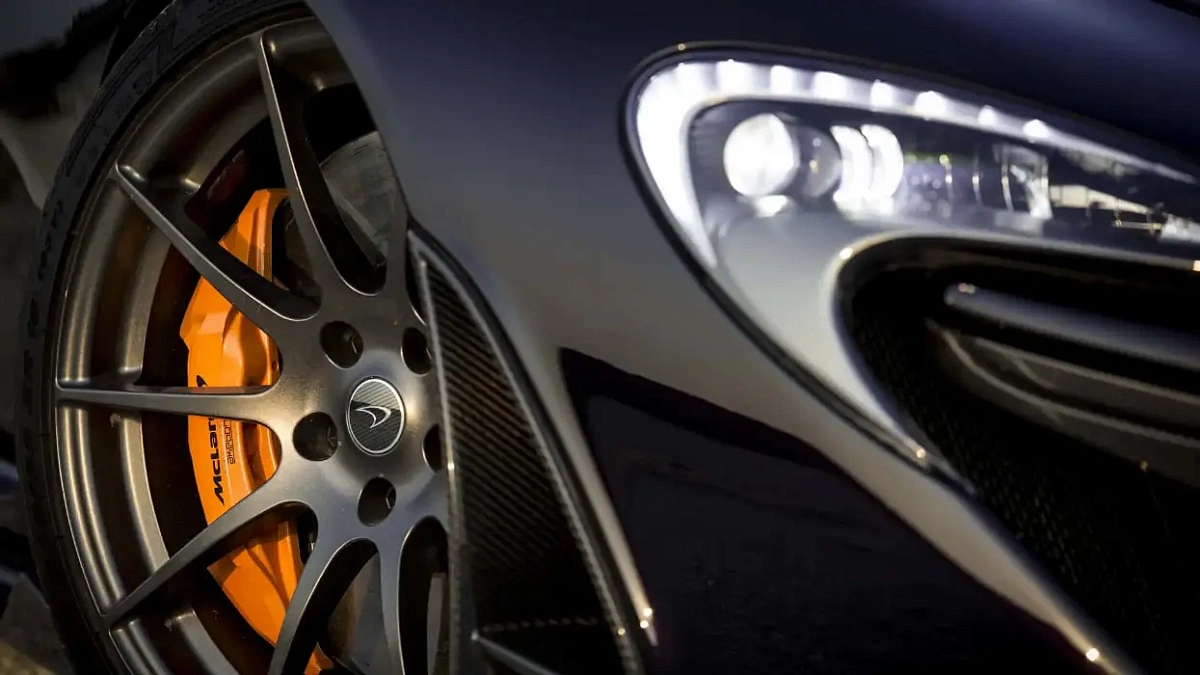 Преемник гибридного McLaren P1 будет оснащен совершенно новым двигателем V8