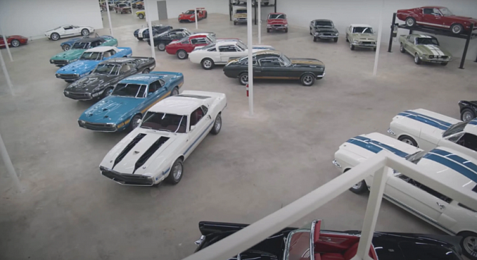 Коллекционер автомобилей из Техаса собрал более 200 экземпляров Ford и Shelby