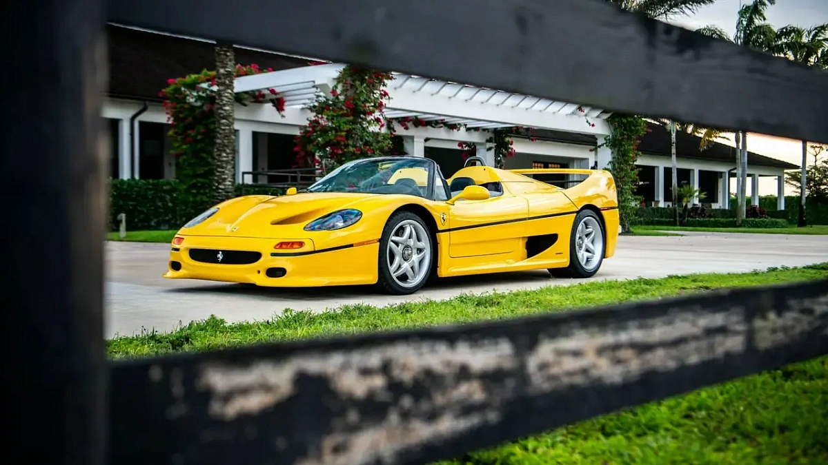 Невероятная цена: Ferrari F50 установил мировой рекорд на аукционе