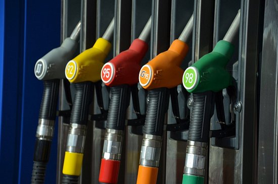 Минэнерго предлагает ввести запрет на импорт дешевого бензина на полгода