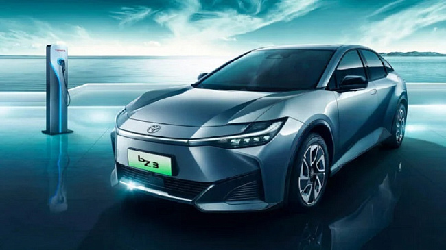 На рынок России могут доставить новый электрифицированный седан Toyota bZ3 стоимостью в 4,2 млн рублей