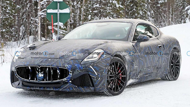 Maserati GranTurismo лишился части камуфляжа на новых шпионских фото