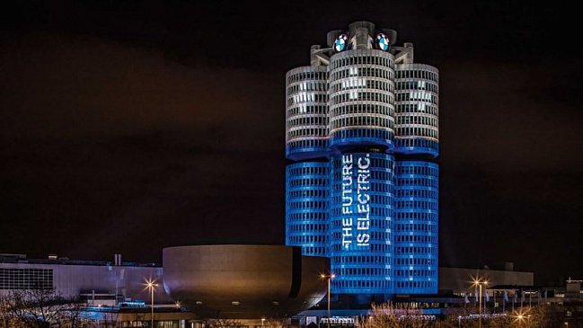 BMW перейдет на твердотельные батареи до конца 2030 года