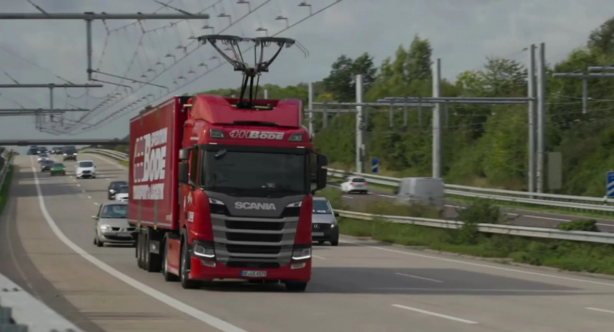Германия тестирует надземные зарядные кабели для электрических грузовиков на трассе