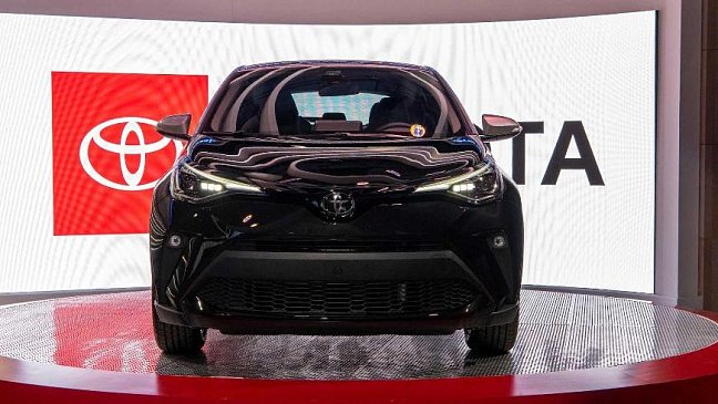 Чем сможет удивить новая версия кроссовера Toyota C-HR?