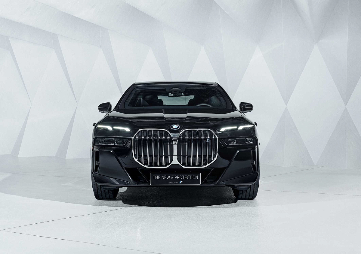 За €755 000: новый BMW 760i VR9 остановит даже АК-47