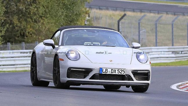 Porsche тестирует обновленный кабриолет 911 GTS 