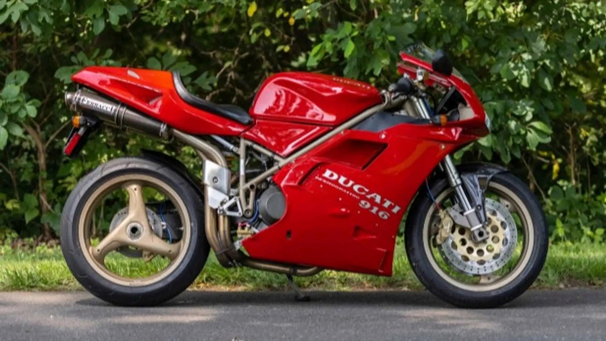 Мятный Ducati 916 Monoposto выставлен на продажу за 12 000 долларов