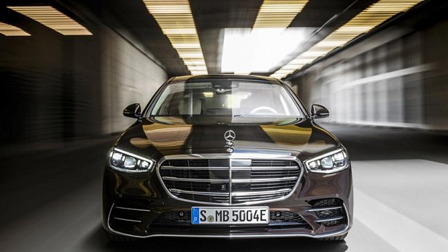 Компания Mercedes-Benz запускает продажи гибридного седана S 580 e в Европе