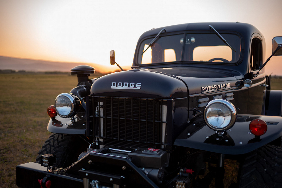 Рестомод Dodge Power Wagon 1947 года от тюнеров Legacy продается за 29,7 млн рублей