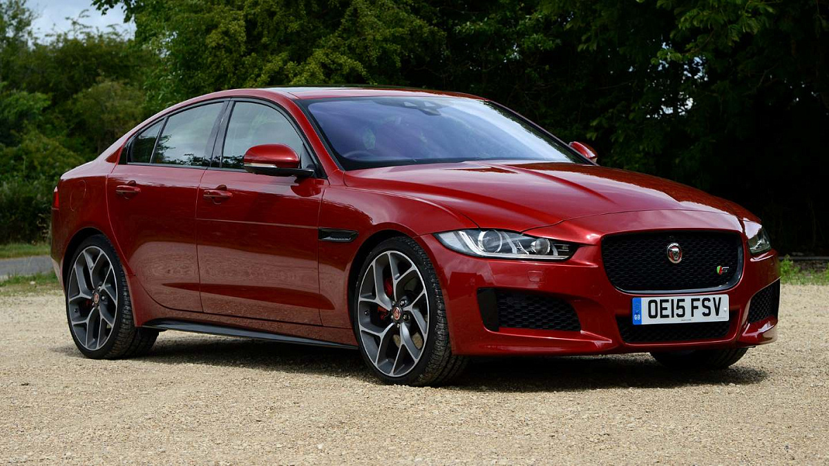 В Англии стартовало серийное производство седана Jaguar XE