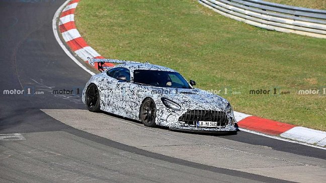 На тестах замечен мощнейший Mercedes-AMG GT Black Series 