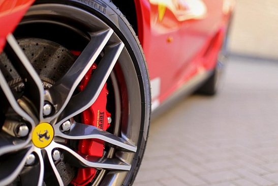 Один Ferrari приносит почти в 1 000 раз больше прибыли, чем Nissan