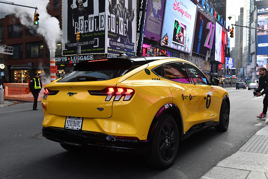 Электрический Ford Mustang Mach-E появился в такси Нью-Йорка