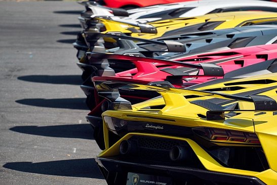 Почему россияне покупают Lamborghini в 5 раз чаще, чем Ferrari?