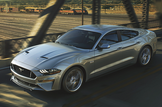 Ford Mustang получит 10-ступенчатую трансмиссию и четырехдверную версию