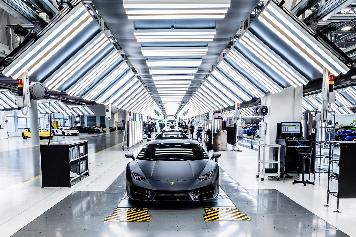 Lamborghini остановила выпуск машин из-за коронавируса