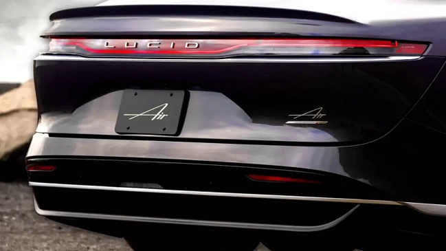 Владелец дорогущего электромобиля Lucid раскритиковал машину за отсутствие намека на роскошь