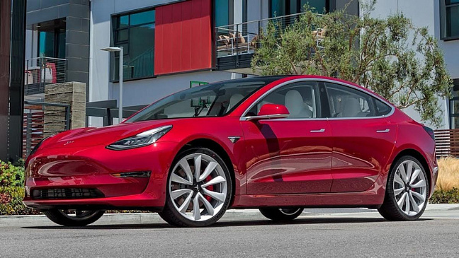 Электрокар Tesla Model 3 едва не стал бестселлером авторынка Германии