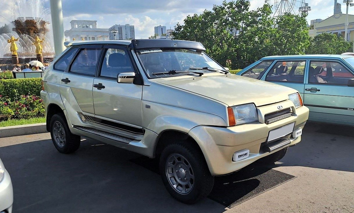 Семейство Lada Tarzan – мелкосерийные российские рамные внедорожники, равных которым не было