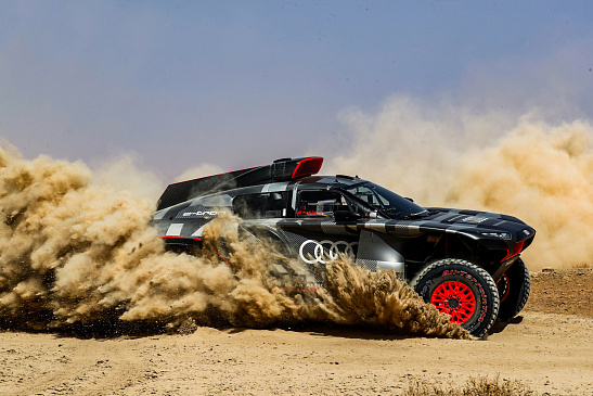 Претендент Audi на ралли Дакар 2022 прибыл в марокканскую пустыню для тестирования