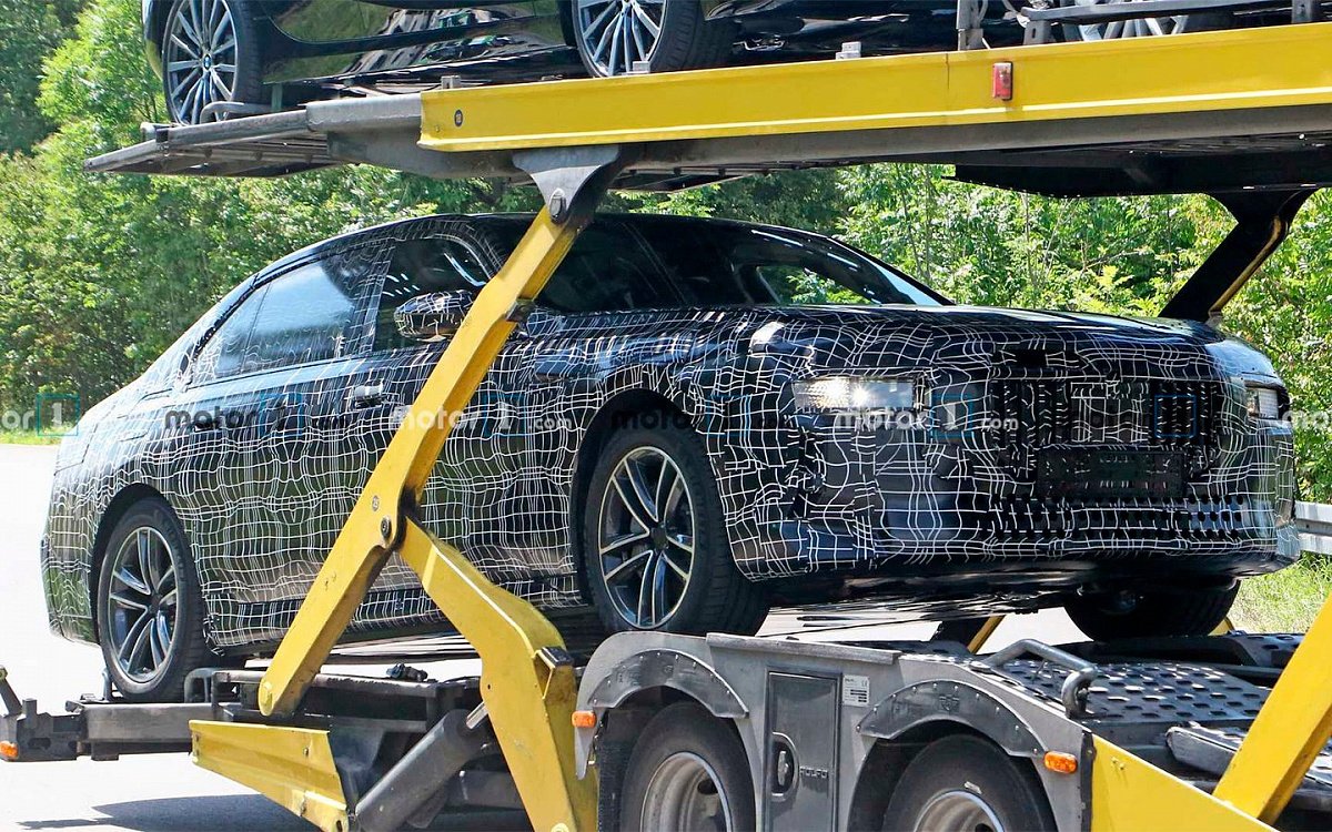 Новый BMW 7-Series впервые получилось запечатлеть