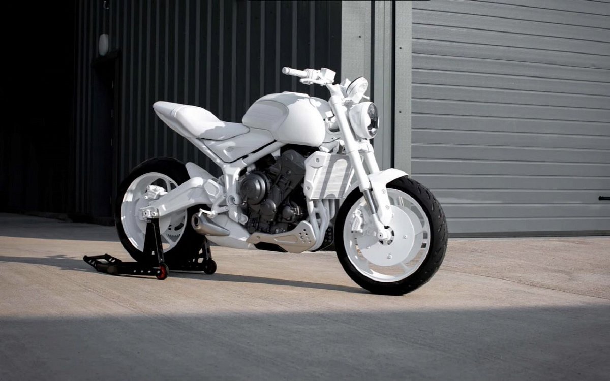 В сети появились первые снимки прототипа мотоцикла Triumph Trident