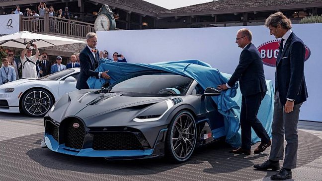 Смотрите, как кузов гиперкара Bugatti Divo покрывают защитной пленкой