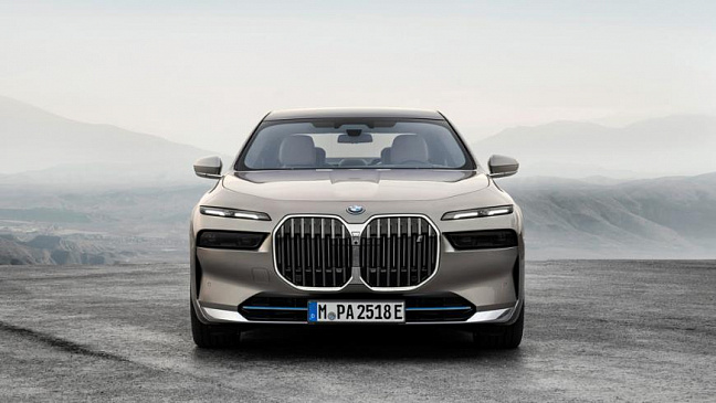 Компания BMW хочет превратить новый седан i7 в первый в мире электрокар-броневик