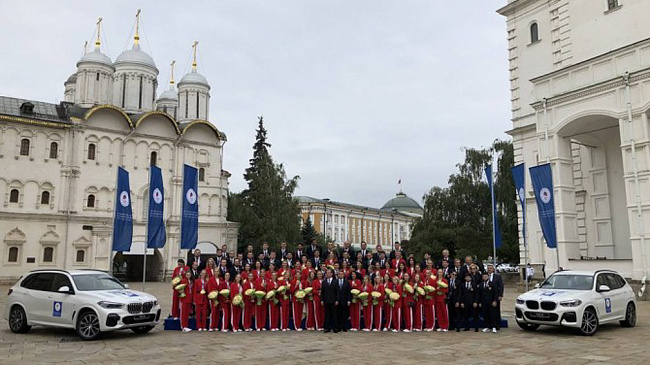 В России призерам Олимпиады вручили 129 автомобилей марки BMW