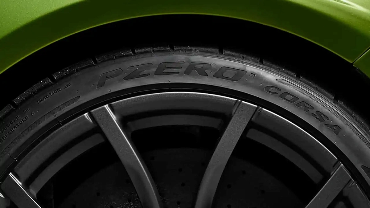 Компания Pirelli создаст "умные" шины для предстоящего электромобиля Aston Martin 
