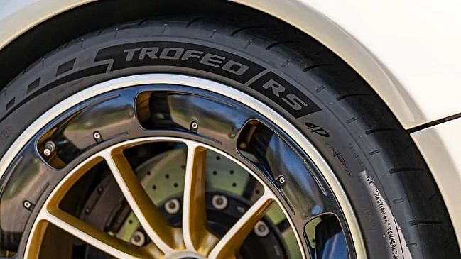 Компания Pirelli представляет новую спортивную шину P Zero Trofeo RS 