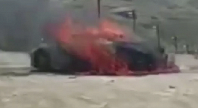 Прототип Chevrolet Corvette E-Ray 2024 года сгорел во время испытаний в Испании
