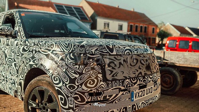 Range Rover вывел на тесты новый кроссовер Rover Sport 2022 года