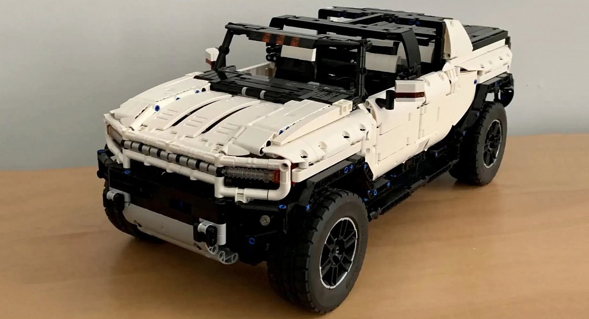 LEGO GMC Hummer EV получил почти все функций оригинального внедорожника