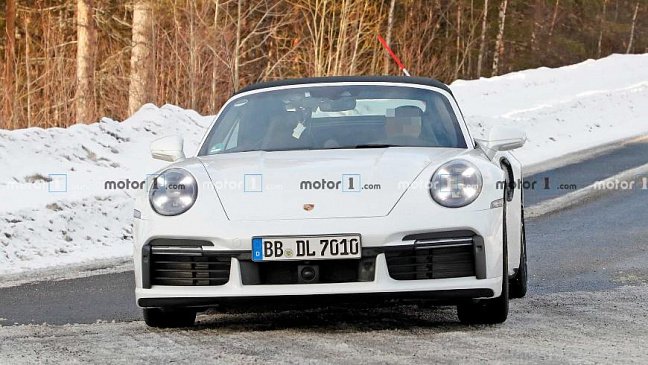 Porsche приступил к тестам нового 911 Turbo S в кузове кабриолет 