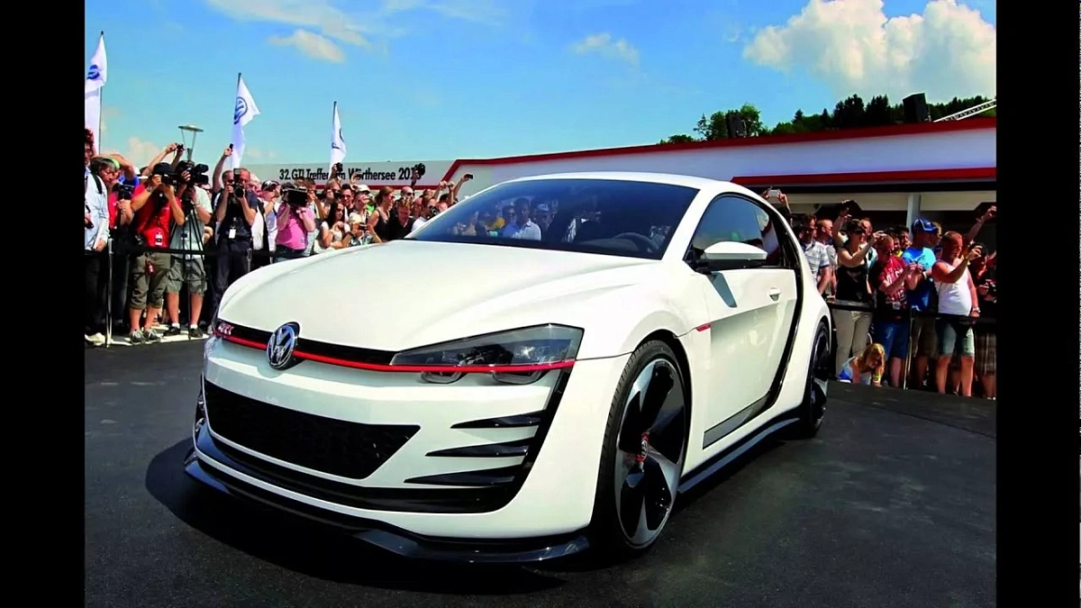 Volkswagen представил сверхмощный Golf GTI на фестивале у озера Вертер-Зее