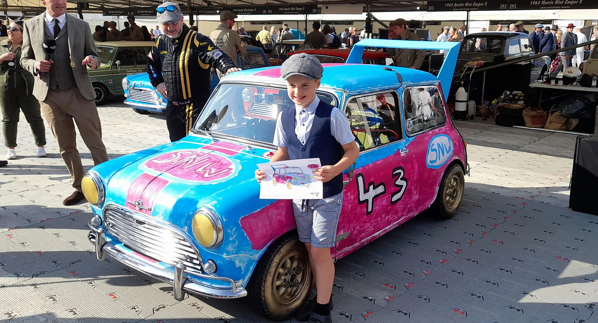 Расцветку для выигравший гонку в Гудвуде модели Mini разработал 9-летний художник
