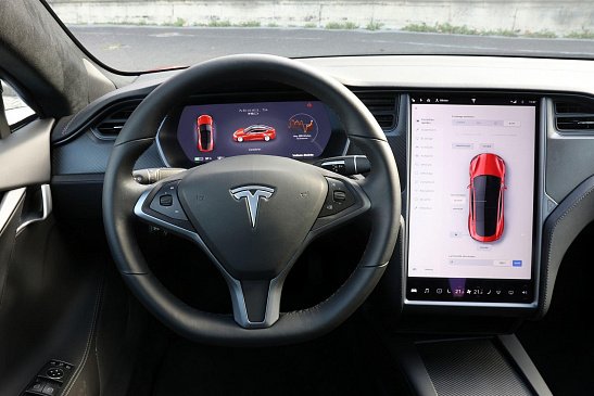 Илон Маск пообещал познакомить владельцев автомобилей Tesla с настоящим беспилотником