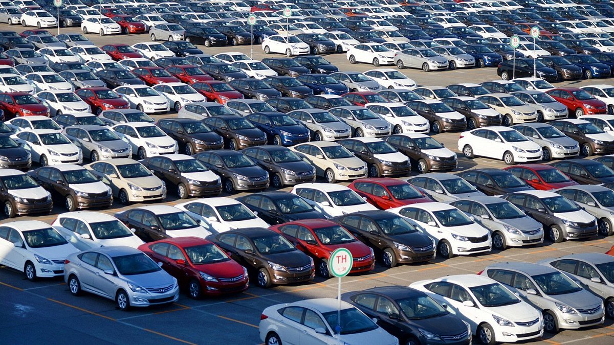 Продажи легковых авто в РФ на фоне кризиса могут снизиться на 30%