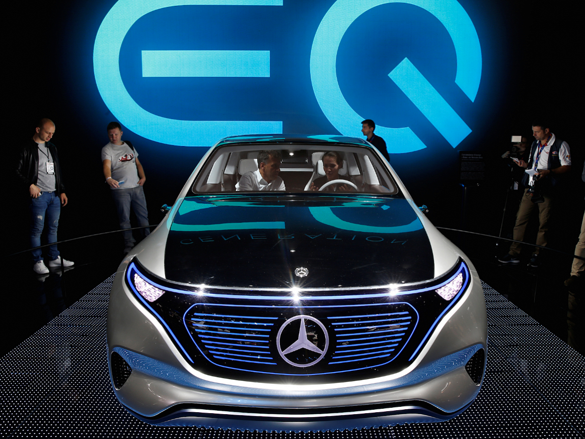 Mercedes планирует быстрее переходить на производство одних лишь электромобилей 