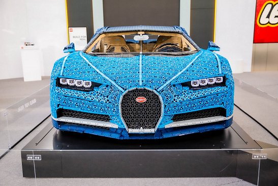 Корпорация Bugatti представила в Лос-Анджелесе Lego-модель Chiron