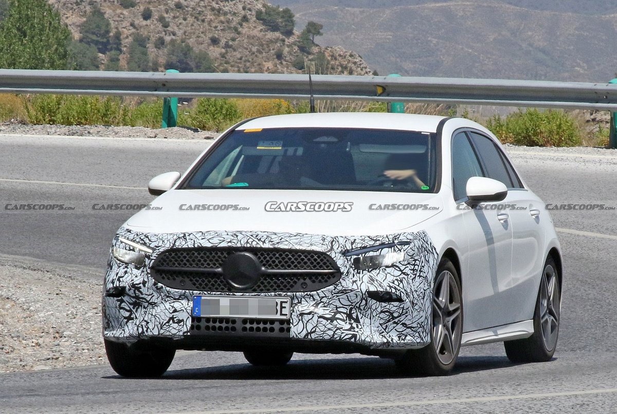 Фотошпионы разузнали новые подробности о новом Mercedes A-Class