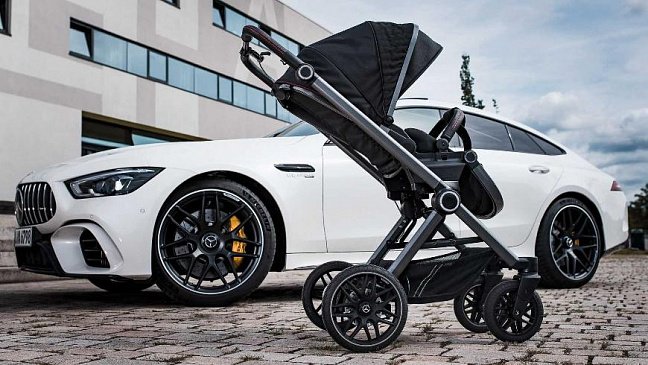 Mercedes-AMG представил спортивную детскую коляску