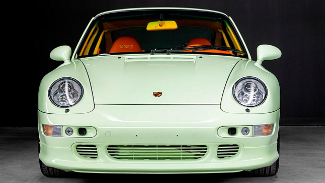 В Канаде на продажу выставили спорткар Porsche 911 Turbo S шейха Кувейта за $888 888