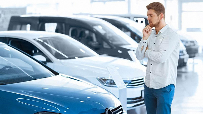 Более 60% россиян отложили покупку нового автомобиля из-за постоянного роста цен