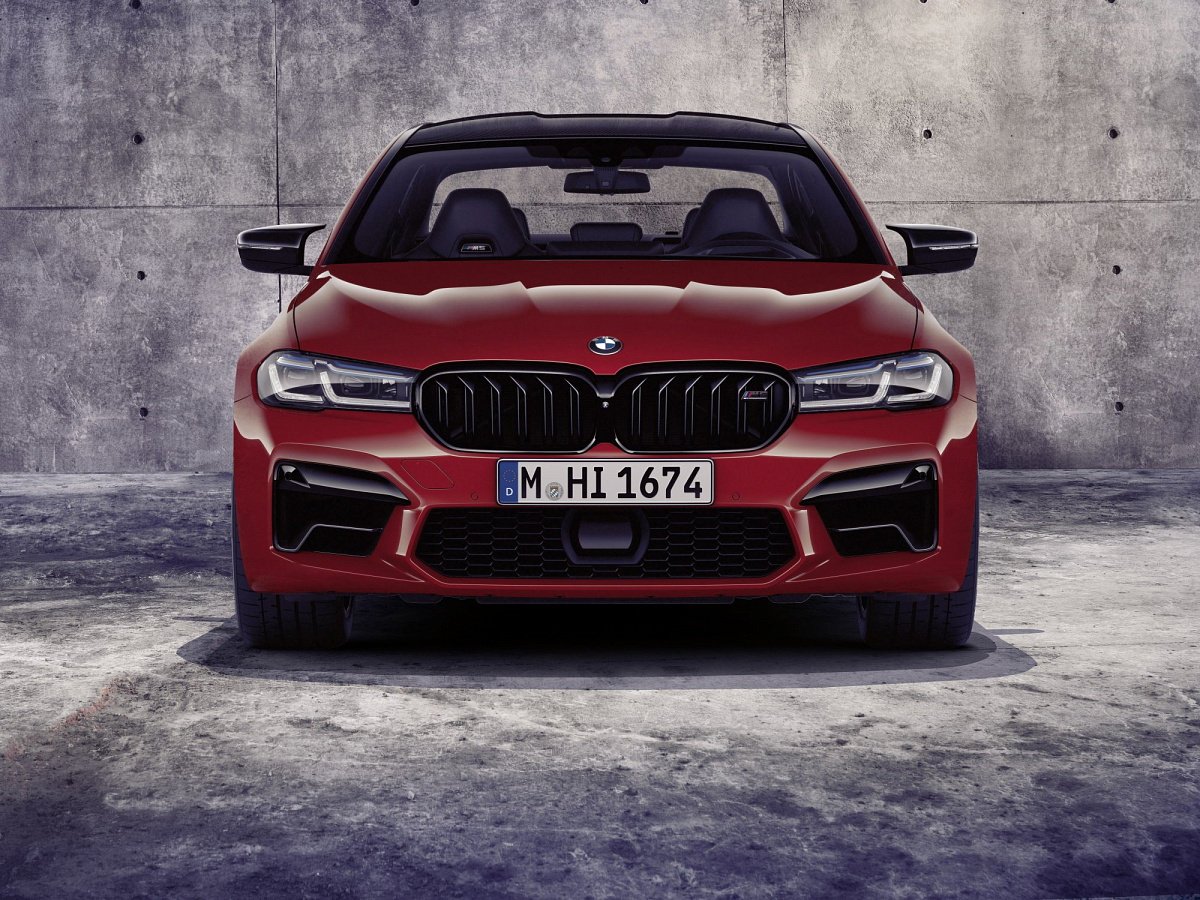 Компания BMW продемонстрировала рестайлинговую M5
