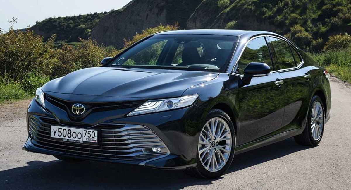Цены на авто взлетят: Toyota Camry и Land Cruiser 300 будут стоить от 6,5 до 13,3 млн рублей