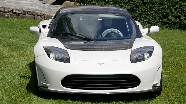 Последний собранный Tesla Roadster продают за 100 млн рублей